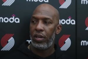 比卢普斯:杨瀚森防守端有点落后了 不过他的表现仍符合我的预期 比卢普斯:杨瀚森防守端有点落后了 不过他的表现仍符合我的预期