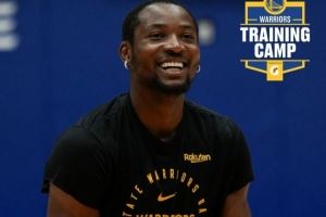 一个夏天的闹剧结束!勇士晒库明加训练照:笑容满面 回归正题 一个夏天的闹剧结束!勇士晒库明加训练照:笑容满面 回归正题