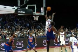 蹦得真高😲76人探花埃奇库姆起飞 隔扣米切罗没成功但造成犯规 蹦得真高😲76人探花埃奇库姆起飞 隔扣米切罗没成功但造成犯规