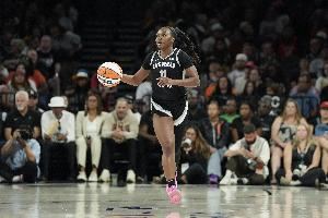 替补功臣!埃文斯三分球6中5射落21分外加2板3助4断 替补功臣!埃文斯三分球6中5射落21分外加2板3助4断