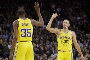 杨毅:杜兰特加盟后勇士就再无弱点了 无论怎么换防勇士都能硬解 杨毅:杜兰特加盟后勇士就再无弱点了 无论怎么换防勇士都能硬解