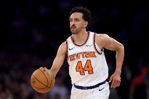 竞争上位!布罗格登2中1拿到4分4板1助1断 沙梅特三分2中2拿下6分 竞争上位!布罗格登2中1拿到4分4板1助1断 沙梅特三分2中2拿下6分