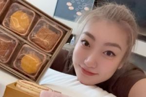 李梦晒照:中秋团圆节 天涯共此时…… 祝大家中秋快乐! 李梦晒照:中秋团圆节 天涯共此时…… 祝大家中秋快乐!