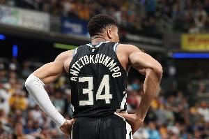 Shams:字母哥将在新赛季密切关注雄鹿的表现和联盟的动向 Shams:字母哥将在新赛季密切关注雄鹿的表现和联盟的动向