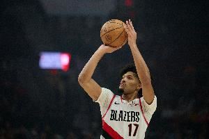 得分能力出色!夏普15中9&三分8中4砍下22分&第二节单节13分 得分能力出色!夏普15中9&三分8中4砍下22分&第二节单节13分