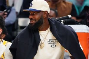 A-史密斯怒喷老詹:烂片不拍续集 历史第二人为何靠噱头博关注? A-史密斯怒喷老詹:烂片不拍续集 历史第二人为何靠噱头博关注?