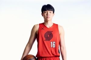 媒体人:杨瀚森作为新秀 没人会主动把球员交给你去分配 得慢慢来 媒体人:杨瀚森作为新秀 没人会主动把球员交给你去分配 得慢慢来