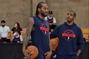 聊啥呢?船记晒视频:保罗和莱昂纳德训练中交流 表情都很认真 聊啥呢?船记晒视频:保罗和莱昂纳德训练中交流 表情都很认真