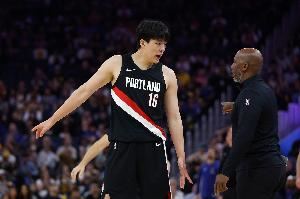 队记:比卢普斯对杨瀚森很有耐心 现阶段就是学习-犯错-改正 队记:比卢普斯对杨瀚森很有耐心 现阶段就是学习-犯错-改正