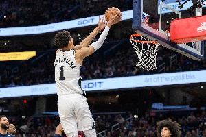 奥拉朱旺:你无法封盖文班的跳投或勾手 他各种旋转之后还能投 奥拉朱旺:你无法封盖文班的跳投或勾手 他各种旋转之后还能投