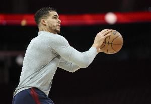 手感稳定!小波特半场8中4&三分5中2拿到10分 另有3板1断 手感稳定!小波特半场8中4&三分5中2拿到10分 另有3板1断