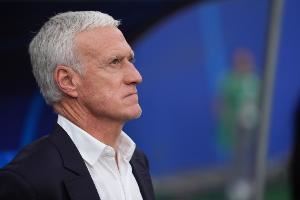 开启吹风机模式!德尚半场训斥法国队:节奏简直龟速,踢得太慢了 开启吹风机模式!德尚半场训斥法国队:节奏简直龟速,踢得太慢了