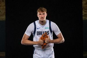 弗拉格:我需更好地与浓眉配合&最大化他的优势 我们正努力融合中 弗拉格:我需更好地与浓眉配合&最大化他的优势 我们正努力融合中