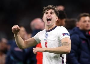 泰晤士:斯通斯因伤病困扰曾一度打算退役 他是英格兰的后防基石 泰晤士:斯通斯因伤病困扰曾一度打算退役 他是英格兰的后防基石