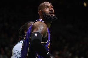 巴克利:打季前赛的很多年轻人根本留不下 詹姆斯打20分钟有啥用 巴克利:打季前赛的很多年轻人根本留不下 詹姆斯打20分钟有啥用