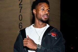 "偷"拿老爸手表?布朗尼带詹姆斯联名理查米尔腕表 市价约55万刀 "偷"拿老爸手表?布朗尼带詹姆斯联名理查米尔腕表 市价约55万刀