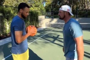 库里单挑职业高尔夫球手迅速胜出 詹姆斯评论:🤣晚安! 库里单挑职业高尔夫球手迅速胜出 詹姆斯评论:🤣晚安!