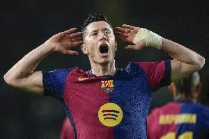 下赛季离队?阿斯:巴萨不满莱万带伤出战波兰队比赛 预计不续约 下赛季离队?阿斯:巴萨不满莱万带伤出战波兰队比赛 预计不续约