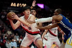 美网友点赞杨瀚森:他一年就完全跟上了 未来约基奇 艾顿裁得好呀 美网友点赞杨瀚森:他一年就完全跟上了 未来约基奇 艾顿裁得好呀