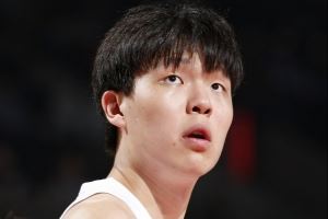 媒体人:杨瀚森被爵士内线打爆了 没摘得任何1个篮板确实有点离谱 媒体人:杨瀚森被爵士内线打爆了 没摘得任何1个篮板确实有点离谱