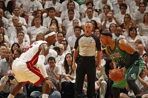 皮尔斯:和老詹竞争成就了我!我需要他 我觉得他也需要我 皮尔斯:和老詹竞争成就了我!我需要他 我觉得他也需要我