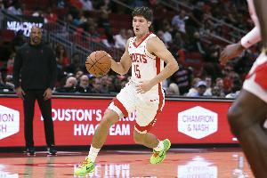 乌度卡:球队新赛季常规赛首发阵容尚未最终确定! 乌度卡:球队新赛季常规赛首发阵容尚未最终确定!