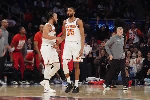 迈克-布朗:布伦森和布里奇斯常规赛场均出战时间34分左右 迈克-布朗:布伦森和布里奇斯常规赛场均出战时间34分左右