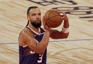 狄龙:比赛胜负往往取决于最后一两个回合的球权争夺 狄龙:比赛胜负往往取决于最后一两个回合的球权争夺