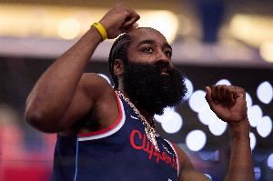 夏天歇大了?哈登季前赛场均6分7.7助3失误 命中率36.8/10/50% 夏天歇大了?哈登季前赛场均6分7.7助3失误 命中率36.8/10/50%