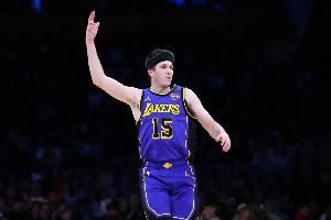 名记:里夫斯续约可能性为零 他下赛季可能会获得年薪4000万报价 名记:里夫斯续约可能性为零 他下赛季可能会获得年薪4000万报价