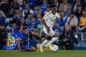 搞心态大王😛维尼修斯昨晚替补登场,7分钟内连造对手2红 搞心态大王😛维尼修斯昨晚替补登场,7分钟内连造对手2红