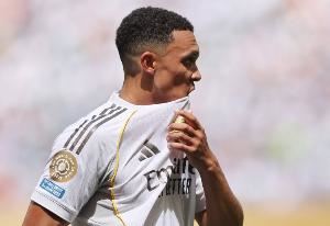 记者:阿诺德、门迪有望加入对阵尤文名单,赫伊森等人继续缺席 记者:阿诺德、门迪有望加入对阵尤文名单,赫伊森等人继续缺席