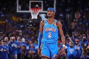 媒体人:亚历山大进了数不清的强解 申京打出了1场赛季宣言式比赛 媒体人:亚历山大进了数不清的强解 申京打出了1场赛季宣言式比赛