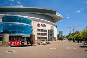 美记:NFL飓风队老板邓顿对开拓者的收购将分数年的几个阶段进行 美记:NFL飓风队老板邓顿对开拓者的收购将分数年的几个阶段进行