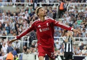 格伦-约翰逊:伊萨克和埃基蒂克可以在首发共存,他们完全不同 格伦-约翰逊:伊萨克和埃基蒂克可以在首发共存,他们完全不同