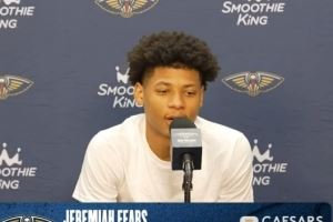 7号秀费尔斯:我对自己要求严格今天表现还可以 我还得继续练 7号秀费尔斯:我对自己要求严格今天表现还可以 我还得继续练