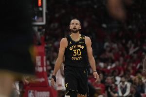 美媒:库里是史上砍40+且罚球不超10次场数最多的球员 用实力说话 美媒:库里是史上砍40+且罚球不超10次场数最多的球员 用实力说话