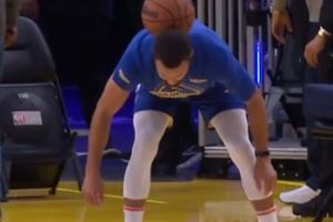 库里大秀足球技巧脖子接球 logo shot稳稳命中 库里大秀足球技巧脖子接球 logo shot稳稳命中