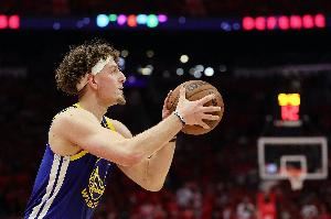 媒体人:看波杰姆斯基打球脑瓜子疼!这掘金真的好稳定  媒体人:看波杰姆斯基打球脑瓜子疼!这掘金真的好稳定 