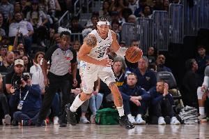 戈登50分10三分?库里:太离谱了 不管他休赛期怎么练的&都奏效了 戈登50分10三分?库里:太离谱了 不管他休赛期怎么练的&都奏效了