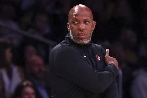 贝弗利:怎么只有一个教练和罗齐尔被曝出来了?那些黑手党呢? 贝弗利:怎么只有一个教练和罗齐尔被曝出来了?那些黑手党呢?