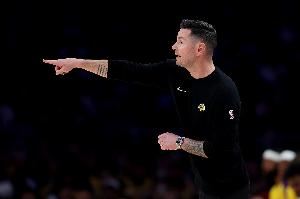 多人缺阵是谁扛起了球队?雷迪克:我觉得是我们所有的球员! 多人缺阵是谁扛起了球队?雷迪克:我觉得是我们所有的球员!