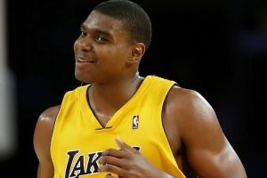 真挚的祝福!祝前湖人两冠中锋“小鲨鱼”拜纳姆38岁生日快乐! 真挚的祝福!祝前湖人两冠中锋“小鲨鱼”拜纳姆38岁生日快乐!