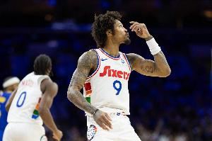 马克西:乌布雷敢于在场上发声 攻防两端都喊话带动队友 马克西:乌布雷敢于在场上发声 攻防两端都喊话带动队友