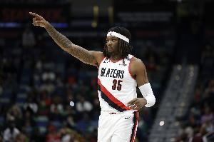 媒体人:罗威被下放至G联盟恢复训练 小杨真正的竞争对手要回来了 媒体人:罗威被下放至G联盟恢复训练 小杨真正的竞争对手要回来了