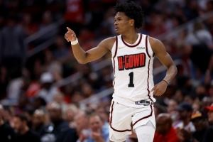 阿里纳斯:阿门当下就练跳投这一项工作 每天投1000次吧 阿里纳斯:阿门当下就练跳投这一项工作 每天投1000次吧