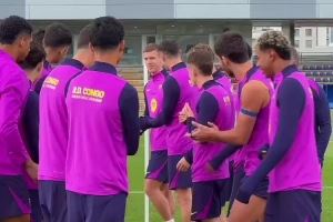 好消息!莱万、奥尔莫恢复合练,队友们拍打仪式欢迎 好消息!莱万、奥尔莫恢复合练,队友们拍打仪式欢迎