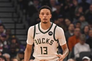 开窍!罗林斯首节3分钟3中3贡献8分 三分2中2 开窍!罗林斯首节3分钟3中3贡献8分 三分2中2