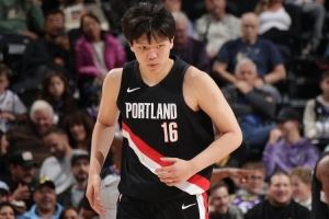 媒体人:瀚森在外每一步都不容易 没想到他现在舆论环境如此之差 媒体人:瀚森在外每一步都不容易 没想到他现在舆论环境如此之差