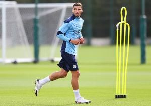 官方：鲁本-迪亚斯因对社区工作的卓越贡献，被授予PFA社区冠军奖